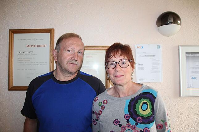 Schreiner Franz Lutz und seine Frau Ingrid Lutz führen seit 30 Jahren den Familienbetrieb.