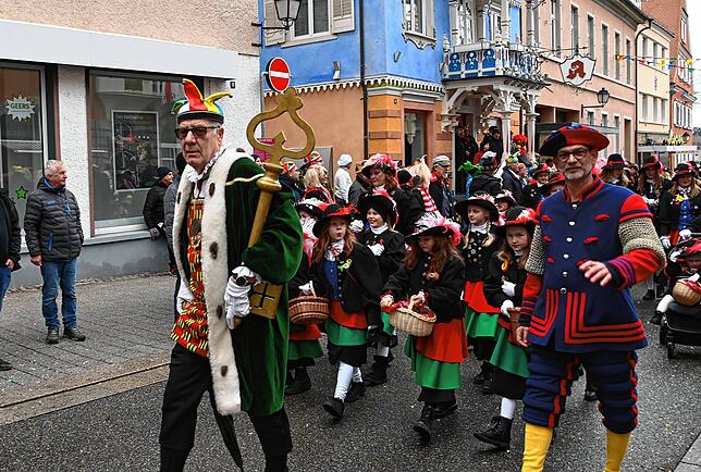 Bild 8: Erst als Pappfigur, dann live: Alle Bilder vom Tag mit Karl Lauterbach in Stockach