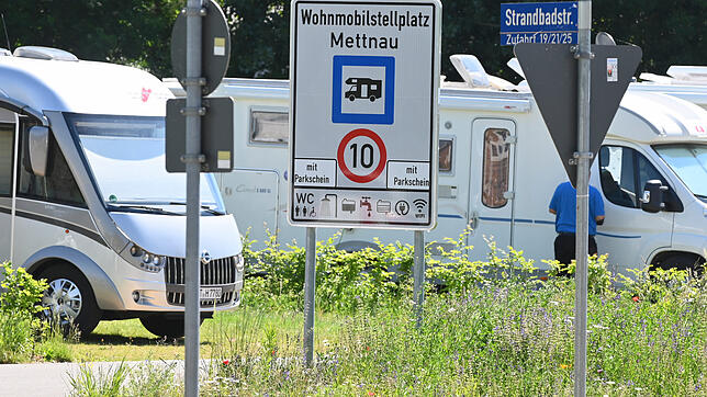 Bei Besuchern sehr beliebt: Der Wohnmobilstellplatz auf der Mettnau. (Archivfoto). Hier möchte die Verwaltung auf Idee der SPD-Fraktion ...