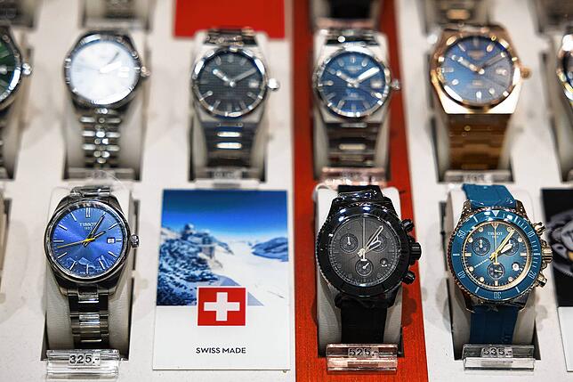 Uhren des Schweizer Uhrenherstellers Tissot sind in Bern ausgestellt. Seit 7. August werden darauf 39 Prozent Zölle fällig in den USA.