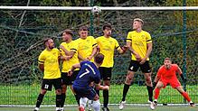 Lars Muffler (vorne) verlor vergangene Woche mit dem SV Allensbach 1:3 gegen den FC Öhningen-Gaienhofen. Beim noch punktlosen SV ...