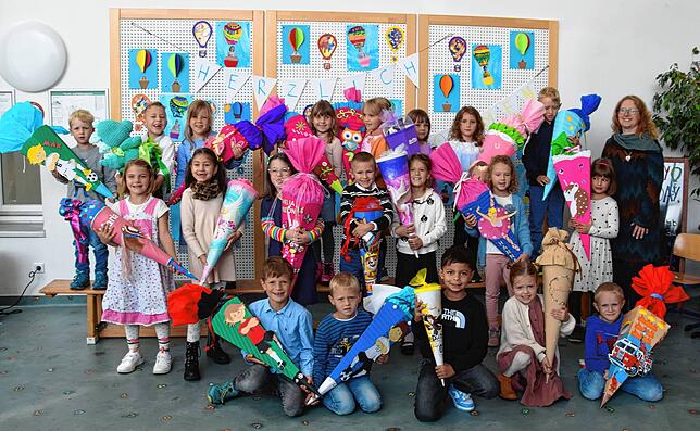 20 Jungen und Mädchen wurden in die Klasse 1b in der Grundschule Weilheim eingeschult. Klassenlehrerin ist Stefanie Fischer.