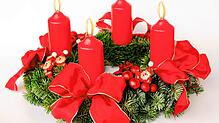 Landfrauen beherrschen das Binden von Adventskränzen. Bild: fotolia.com/Lennartz