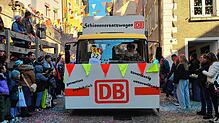 „Zuverlässig unzuverlässig“ hieß es auf dem „Schienenersatzwagen“ der Narro-Altfischerzunft.