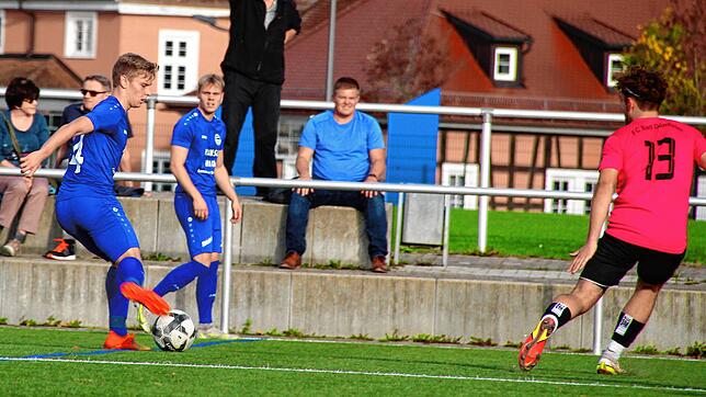 Im Duell zwischen dem FC Bad Dürrheim und dem FC Radolfzell geht keine Mannschaft als Sieger vom Platz.
