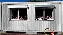 In diesen Containern findet der Unterricht an der Hebelschule in Rhina während der Sanierung des Schulgebäudes statt.