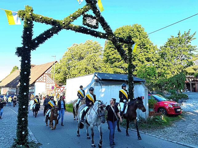 Bild 17: Zweihundert Reiter beim Limpacher Georgiritt