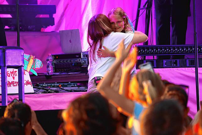 Bild 17: 1500 Fans feiern Sophia beim Sound Beach Festival