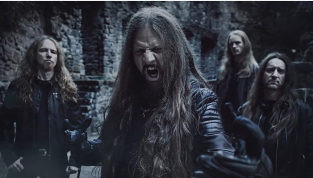 Sehen böse aus, sind aber fester Bestandteil des deutschen Heavy Metals: Atrocity. Im Vordergrund Alex Krull.