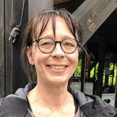 Cornelia Hentschel leitet die Singener Färbe und wünscht sich eine baldige Rückkehr in die Innenräume des Theaters.