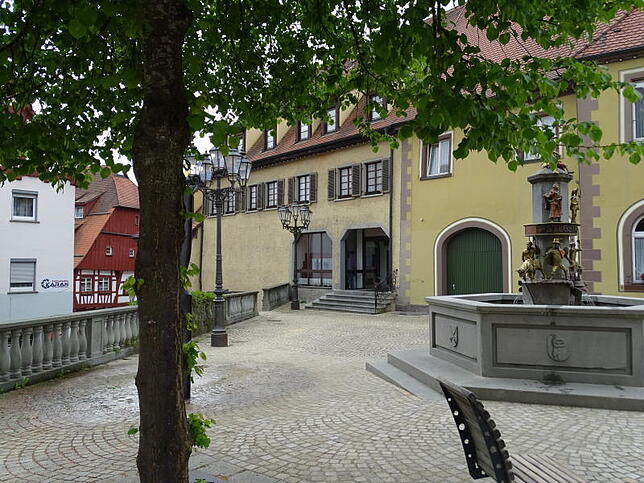 Im ehemaligen Schlecker-Markt kommt die Kinder- und Jugendkunstschule unter und will den Marktplatz beleben.