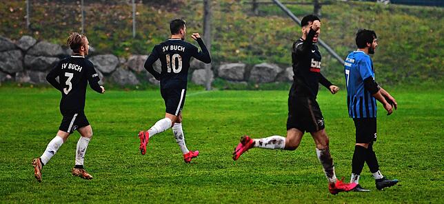 Bild 1: SV Buch besiegt die SG FC Wehr/Brennet in der Nachspielzeit mit 2:1 &ndash; und wir haben die Bilder!