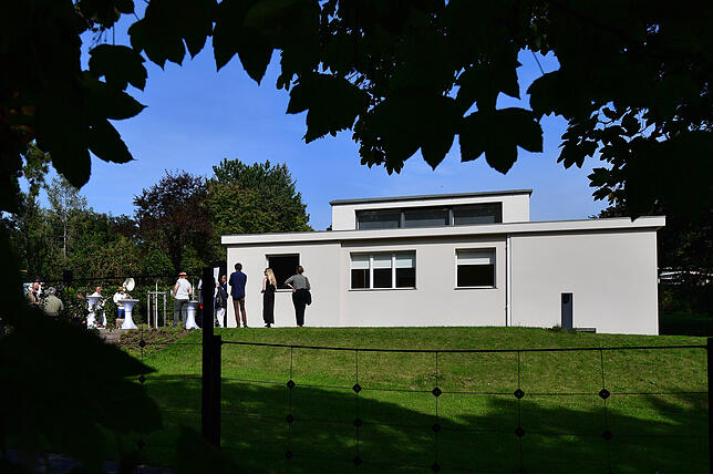 Es gilt als Vorbild für die heutigen Fertighäuser. Das 1923 erbaute Haus Am Horn wurde als Versuchshaus zur Bauhaus-Ausstellung in ...
