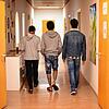 (Symbolbild) Drei unbegleitete minderjährige Flüchtlinge (UMA) in einem Kinder- und Jugendhilfezentrum in Karlsruhe. Auch im Landkreis ...