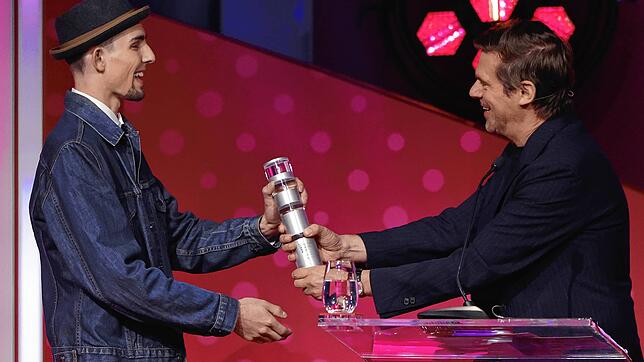 Paul Belthle (links) erhält den Sonderpreis der Partner des Deutschen Gründerpreises von Gregor Peter Schmitz, Vorsitzender der ...