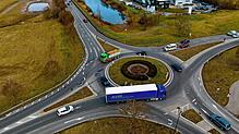 Blick auf den großen Kreisverkehr am Nordring, links geht es nach Villingen, rechts nach Schwenningen, nach oben in Richtung Herdenen ...