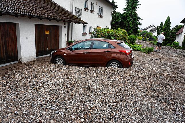 Bild 9: Schlammlawinen und eingesunkene Autos als Folgen: So schlimm wütete das Unwetter in den Gemeinden Küssaberg und Klettgau