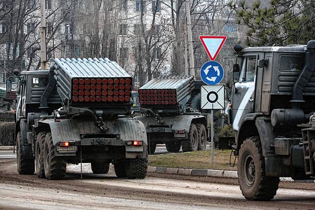 Mehrfachraketenwerfer der russischen Armee, am 25. Februar unterwegs in Armyansk auf der Krim.