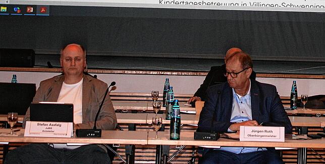 Stefan Assflag (links) und Jürgen Roth während der Sitzung des Jugendhilfeausschusses.