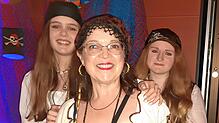 Gut gelaunte Piratinnen bei der Waldshuter Frauenfasnacht.