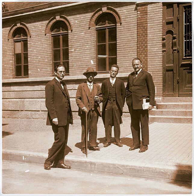Große Namen der Musikgeschichte: Otto Klemperer, Arnold Schönberg, Anton Webern und Herrmann Scherchen in Donaueschingen, 1924.