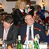 Trotz schwerer Vorfürfe und einem harten Urteil konnte Bürgermeister Alexander Guhl (rechts) am Ende doch noch lachen, ebenso wie der ...