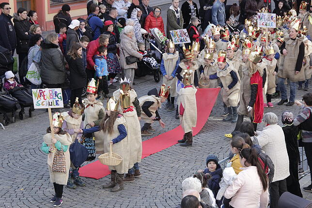 Bild 43: Bilder vom großen Kinderumzug von oben – Teil 1