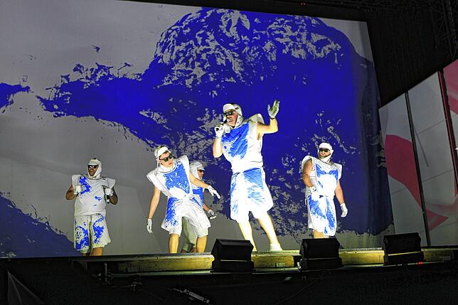 Bild 8: Bilder von Deichkind auf dem Southside 2022