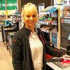 In der Donaueschinger Rewe-Filiale gibt es seit August 2024 vier Selbstbedienungskassen. Petra Chladek vom Rewe in Donaueschingen zeigt, ...