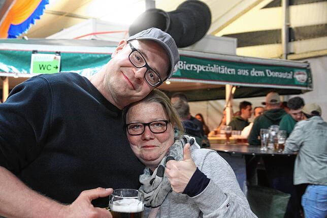 Bild 1: Bilder vom Stellen des Maibaums und Blasmusikabend zum Start des Liggersdorfer Maifestes