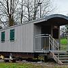 Wo sich die Kinder im neuen Naturkindergarten im Seepark Linzgau aufhalten, ist noch unklar. Es könnte aber ein Bauwagen sein, der in ...