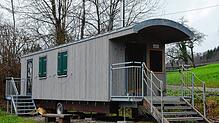 Wo sich die Kinder im neuen Naturkindergarten im Seepark Linzgau aufhalten, ist noch unklar. Es könnte aber ein Bauwagen sein, der in ...