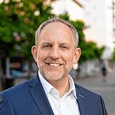 Simon Blümcke, Oberbürgermeister: „Neben der Stärkung des Bildungsstandorts Friedrichshafen stellt die ZU auch einen bedeutenden ...