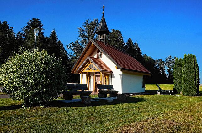 Die idyllisch gelegene St. Florian Kapelle in Remetschwiel lädt zum Verweilen ein.