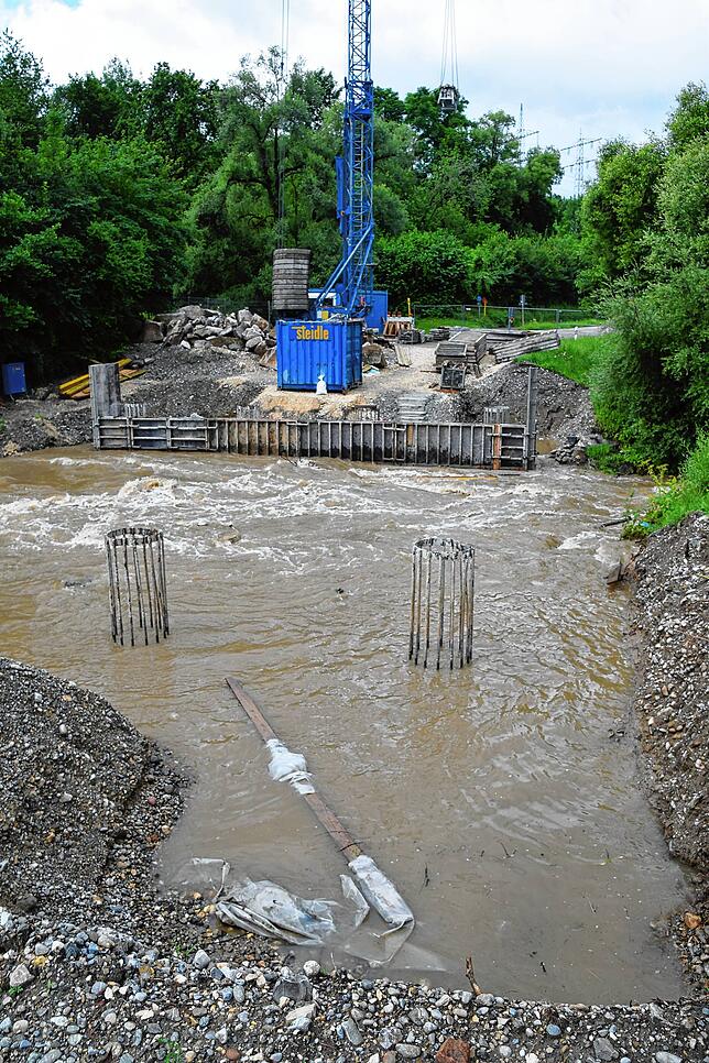 Bild 5: Bilder vom Hochwasser an der B313-Baustelle und bei Espasingen und Bodman