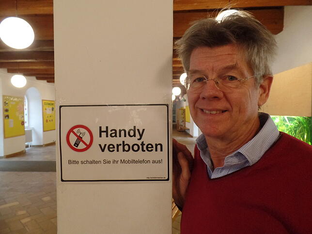 Auch Andreas Hipp, Rektor der Stephansschule, unterstützt die Idee einer handyfreien Grundschule in ganz Baden-Württemberg. In der ...