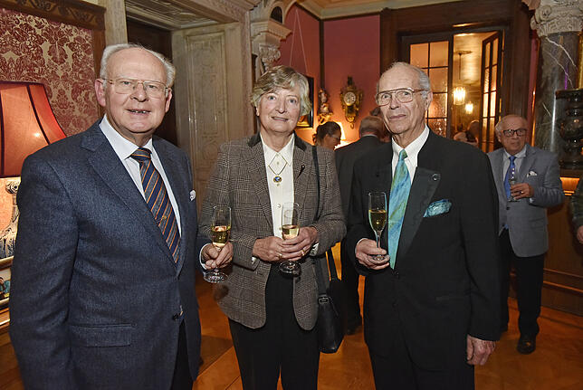 Bild 12: Buchvorstellung im Schloss: Heinrich Fürst zu Fürstenberg präsentiert das Werk über seinen Urgroßvater Max Egon II