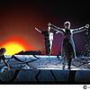 &bdquo;Antigone&ldquo; wird am 25. Dezember Werk um 20 Uhr präsentiert. Auf dem Bild (von links) Jasper Diedrichsen, Sarah Siri Lee ...