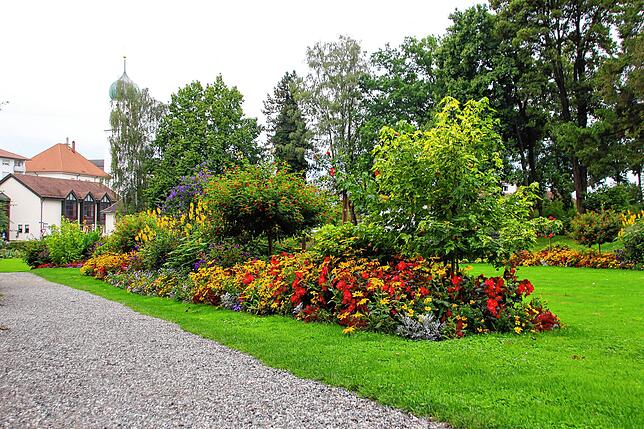 Der Blumenschmuck im Stadtgarten und den zahlreichen anderen Beeten im Stadtgebiet braucht besonders in heißen Sommern viel Pflege.