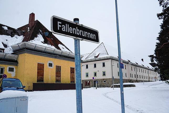 Die alten Kasernengebäude 17 und 18 sind die letzten im Fallenbrunnen, die nicht saniert wurden. Hier muss die Stadt als Eigentümerin ...