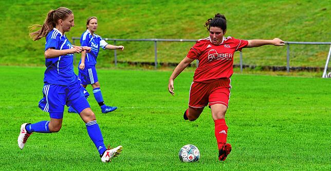 Bild 37: Fußballerinnen des SV Niederhof startet mit deutlichem 11:0-Derbysieg gegen die SG Hotzenwald in die neue Landesliga-Saison
