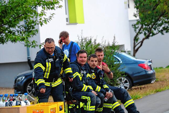 Die Feuerwehr Bräunlingen bekämpft am Mittwochmorgen einen Gebäudebrand in einem Wohngebäude Ecke Dießenhoferstraße/ Gießnaustraße. Der ...