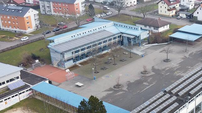 Übergangslösung: Im ersten Stock des blauen Gebäudes sollen die rund 100 Kinder des Kindergarten Seebodens für die nächsten zwei Jahre ...
