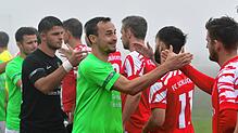 Steffen Huber geht voran: Der Routinier führt die Mannschaft der SG Mettingen/Krenkingen &ndash; hier im abgebrochenen Nebel-Derby beim ...