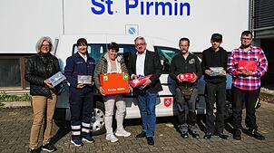 Freuen sich über den Erfolg der Spendenaktion (von links): Andrea Jagode (Hegau-Jugendwerk), Cornelia Neun (Malteser Hilfsdienst), ...