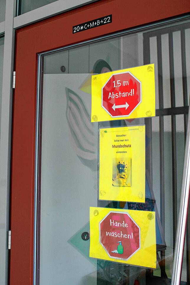 Abstand halten, Maske tragen, regelmäßiges Lüften und mindestens drei Antigen-Schnelltests pro Woche für die Schüler – diese ...