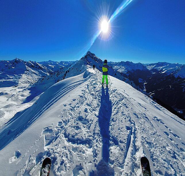 Risikosport Skifahren? Blick auf die Zamangspitze im Montafon.