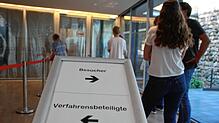 Ein 50-Jähriger muss sich vor dem Landgericht Konstanz wegen versuchten Mordes verantworten. Wer Zugang zum Prozess wollte, musste eine ...