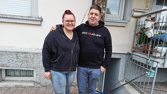 Erst den Maibaum stecken und danach ein Heiratsantrag machen: Oliver Geng hält in der Mainacht um die Hand von Tabea Hiestand an.