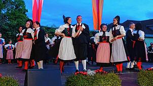 Schön in Tracht: Die Klettgauer Heimattracht ist Stammgast beim Heimatabend und ist mit ihren Volkstänzen jedes Jahr aufs Neue ein ...